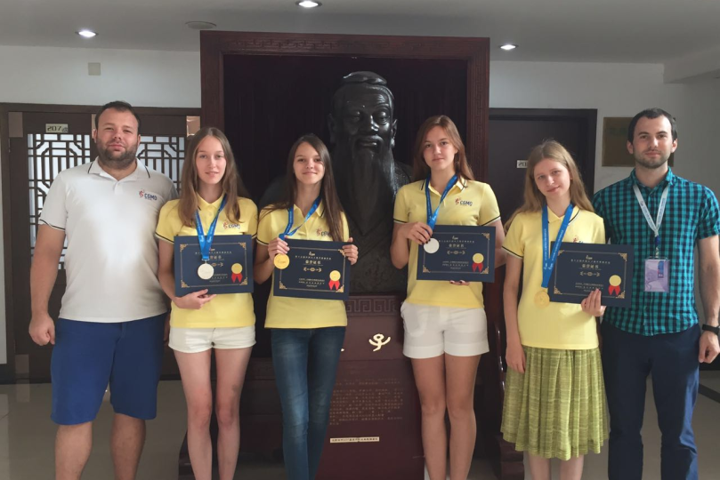 Российские школьницы взяли в Пекине золото и серебро